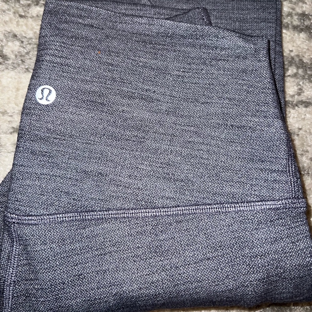 Lululemon Wonder under leggings